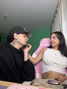 hotlatinocouple   online show from June 3, 2026, 12:11 am