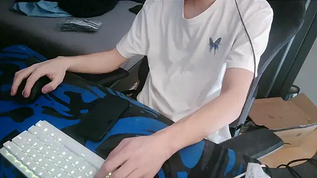 Snapshot of Theo19cmgerman chatting on April 9, 2026, 10:10 am Theo19cmgerman online show from April 9, 2026, 10:10 am