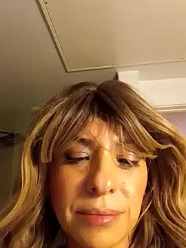 Snapshot of nadianaughty2 chatting on July 25, 2026, 3:47 am nadianaughty2 online show from July 25, 2026, 3:47 am