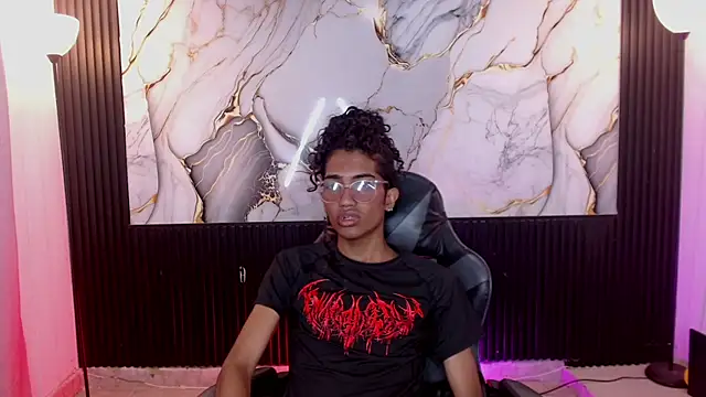 Snapshot of triiangel_latinboy chatting on July 24, 2026, 12:23 pm triiangel latinboy online show from July 24, 2026, 12:23 pm