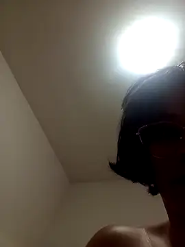 Snapshot of Brasileiraputinha69 chatting on April 10, 2026, 11:28 am Brasileiraputinha69 online show from April 10, 2026, 11:28 am