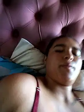 Snapshot of vyxenmoon chatting on April 12, 2026, 7:06 pm vyxenmoon online show from April 12, 2026, 7:06 pm