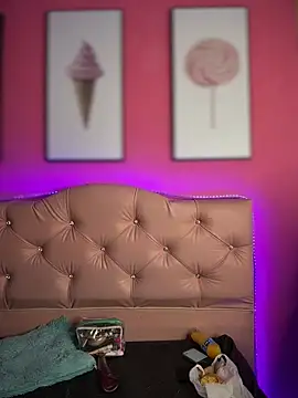 Tessa LS online show from April 10, 2026, 1:40 pm