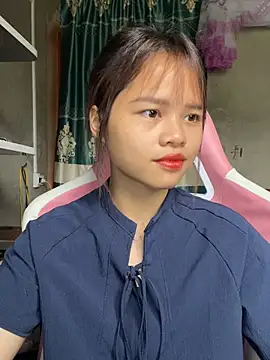 mayha11 online show from April 17, 2026, 2:03 am