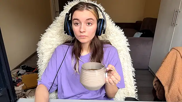 Snapshot of LueIvins chatting on April 13, 2026, 8:29 am LueIvins online show from April 13, 2026, 8:29 am