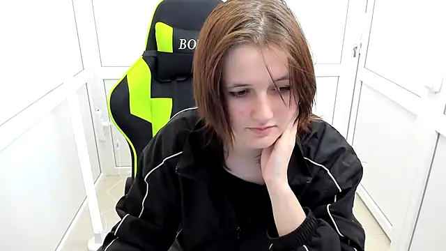 GoldenKiss online show from April 16, 2026, 6:47 am