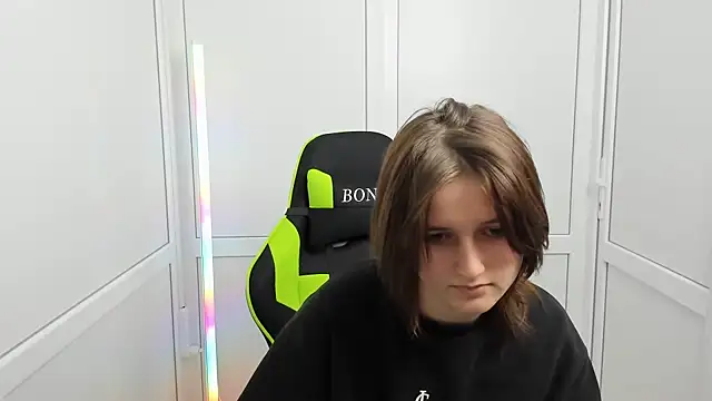 GoldenKiss online show from April 12, 2026, 7:11 am