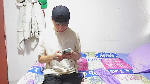 Snapshot of Alexander_2003Castro chatting on April 12, 2026, 5:49 pm Alexander 2003Castro online show from April 12, 2026, 5:49 pm