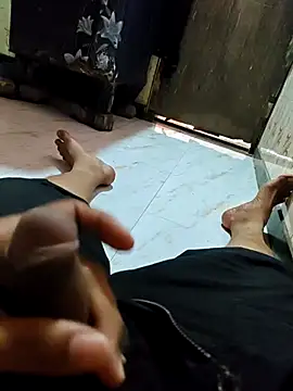 kdboy04 online show from April 12, 2026, 5:44 am