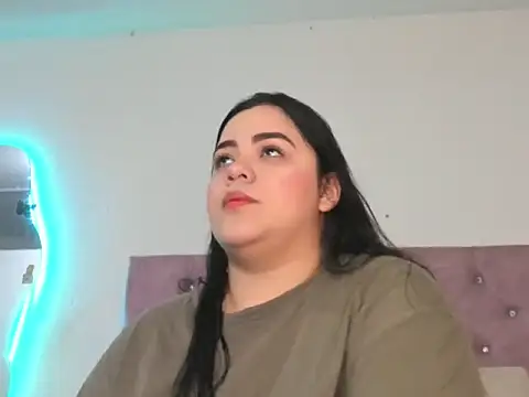 laurenlaine online show from April 14, 2026, 2:00 pm