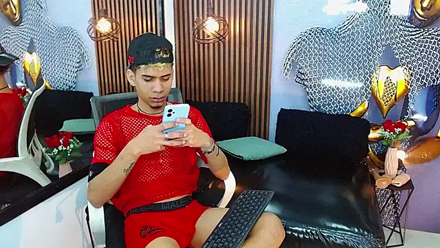 Snapshot of Skinny_cute_Alyer chatting on June 14, 2026, 2:08 am Skinny cute Alyer online show from June 14, 2026, 2:08 am