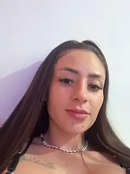 valesaenz   online show from April 22, 2026, 2:40 am