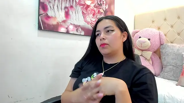 Snapshot of luna_bloomm_ chatting on April 14, 2026, 4:17 am luna bloomm online show from April 14, 2026, 4:17 am