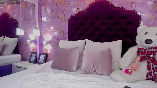 luna bloomm  online show from June 25, 2026, 6:07 am