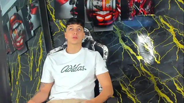 Snapshot of eithan_boy_ chatting on April 16, 2026, 12:06 pm eithan boy online show from April 16, 2026, 12:06 pm