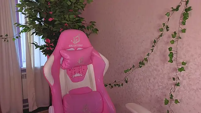 Snapshot of Ricki_Bloom chatting on June 19, 2026, 1:11 am Ricki Bloom online show from June 19, 2026, 1:11 am