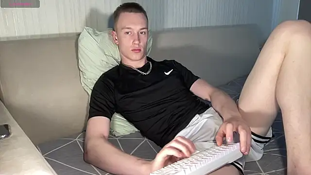 Snapshot of Travis_Gracile chatting on July 4, 2026, 10:21 am Travis Gracile online show from July 4, 2026, 10:21 am