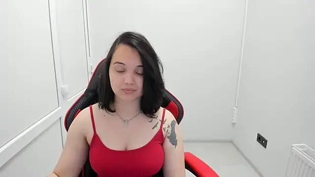 Snapshot of Caroline_cutte chatting on June 19, 2026, 7:47 am Caroline cutte online show from June 19, 2026, 7:47 am