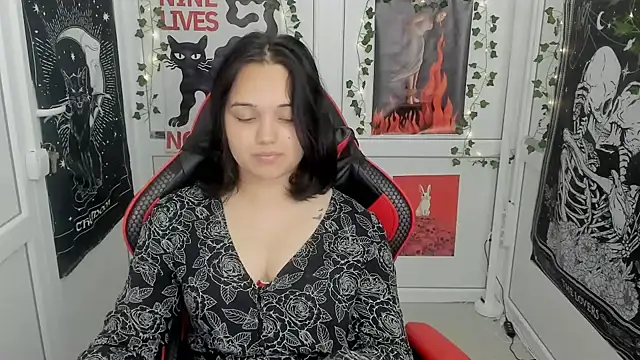 Snapshot of Caroline_cutte chatting on July 17, 2026, 6:32 am Caroline cutte online show from July 17, 2026, 6:32 am