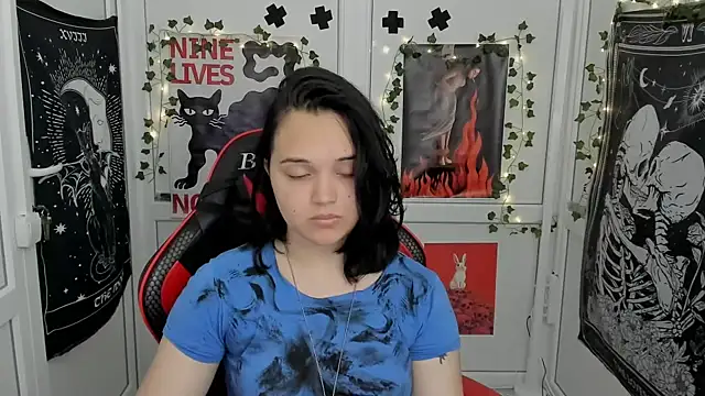 Snapshot of Caroline_cutte chatting on July 3, 2026, 7:15 am Caroline cutte online show from July 3, 2026, 7:15 am