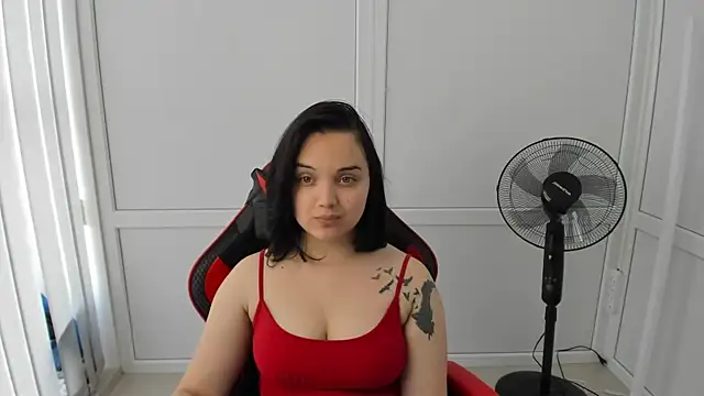 Snapshot of Caroline_cutte chatting on June 17, 2026, 8:36 am Caroline cutte online show from June 17, 2026, 8:36 am