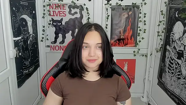 Snapshot of Caroline_cutte chatting on July 29, 2026, 6:45 am Caroline cutte online show from July 29, 2026, 6:45 am