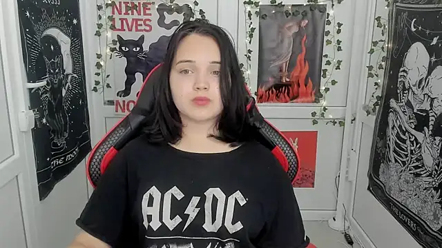 Snapshot of Caroline_cutte chatting on July 23, 2026, 6:44 am Caroline cutte online show from July 23, 2026, 6:44 am