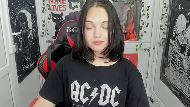 Snapshot of Caroline_cutte chatting on July 22, 2026, 6:37 am Caroline cutte online show from July 22, 2026, 6:37 am