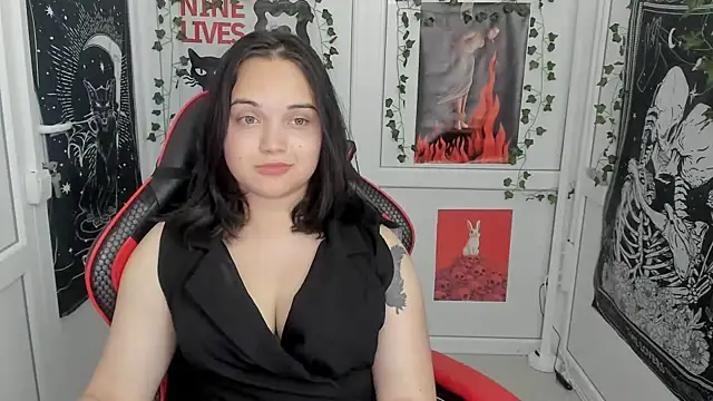 Snapshot of Caroline_cutte chatting on August 3, 2026, 9:04 am Caroline cutte online show from August 3, 2026, 9:04 am