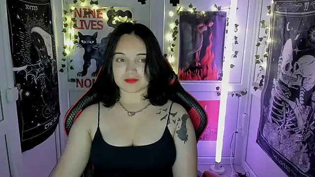 Snapshot of Caroline_cutte chatting on June 22, 2026, 6:54 am Caroline cutte online show from June 22, 2026, 6:54 am
