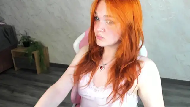 Emilly Hiil online show from July 13, 2026, 1:05 am