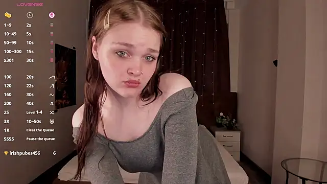 Emilly Hiil online show from June 8, 2026, 1:28 am