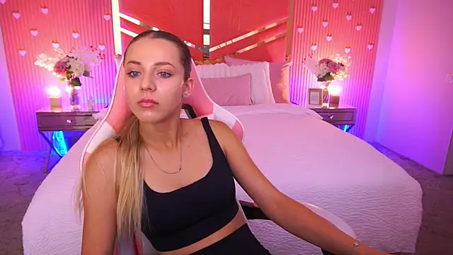 DoveLovee online show from July 3, 2026, 5:58 am