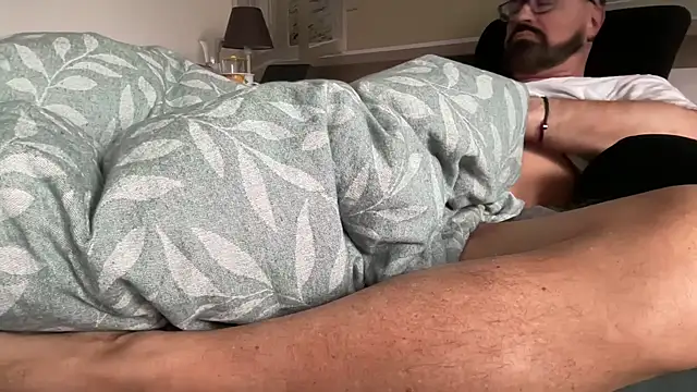 Snapshot of chcic01 chatting on April 12, 2026, 5:22 am chcic01 online show from April 12, 2026, 5:22 am