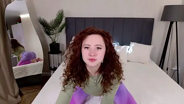 ReginaRose online show from April 13, 2026, 9:02 am