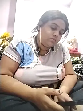 hotsilk21 online show from May 4, 2026, 7:06 pm