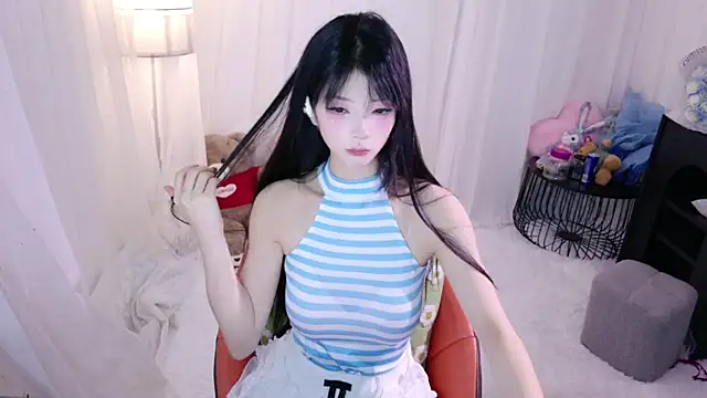 Zoe-001 online show from May 19, 2026, 2:02 pm