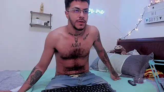 Snapshot of PipeAfterNight chatting on April 11, 2026, 12:20 pm PipeAfterNight online show from April 11, 2026, 12:20 pm