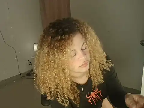 Snapshot of Michellblue chatting on June 11, 2026, 3:36 am Michellblue online show from June 11, 2026, 3:36 am