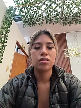 Kimmiebellarie online show from May 25, 2026, 12:15 pm
