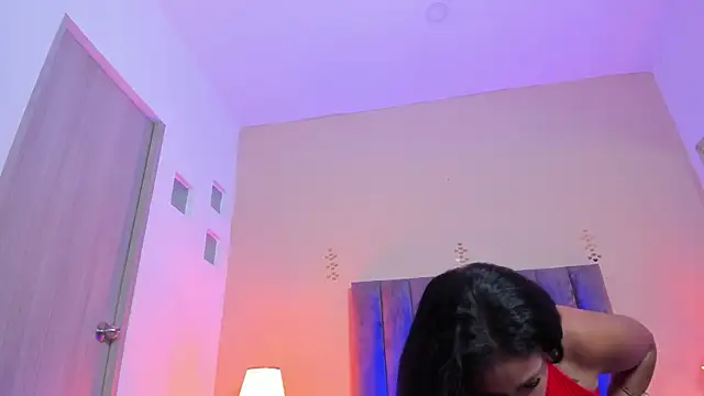 scarlet pielcanela online show from June 3, 2026, 7:51 pm