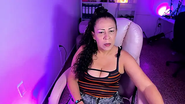 Snapshot of KattySoler chatting on April 15, 2026, 1:37 pm KattySoler online show from April 15, 2026, 1:37 pm