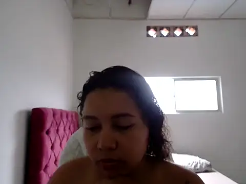 Ninibella online show from April 15, 2026, 7:58 pm