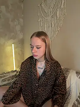 Snapshot of leyaaftermidnight chatting on April 15, 2026, 10:54 am leyaaftermidnight online show from April 15, 2026, 10:54 am