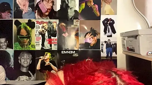 Snapshot of LaineRivett chatting on April 12, 2026, 9:34 am LaineRivett online show from April 12, 2026, 9:34 am