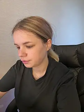 KimEvanss online show from July 5, 2026, 5:03 am