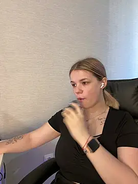 KimEvanss online show from July 4, 2026, 5:03 am