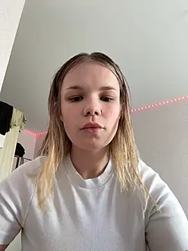 KimEvanss online show from July 27, 2026, 10:11 am