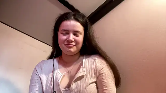 Snapshot of LonnaVandal chatting on April 13, 2026, 9:57 am LonnaVandal online show from April 13, 2026, 9:57 am