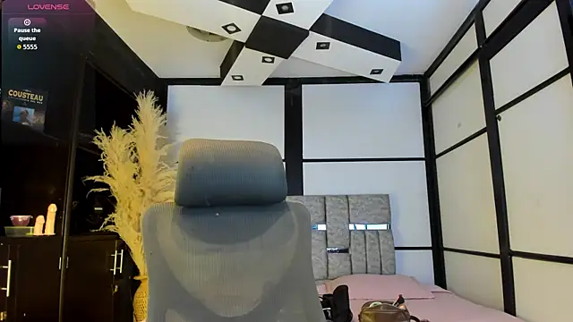 Snapshot of DeboraCopper_ chatting on April 14, 2026, 10:48 pm DeboraCopper online show from April 14, 2026, 10:48 pm